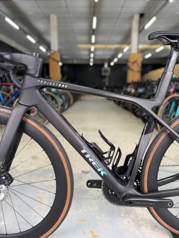 Used Trek Madone SLR 7 Gen 8 2025 2025 Road & Gravel — image 22 of 24