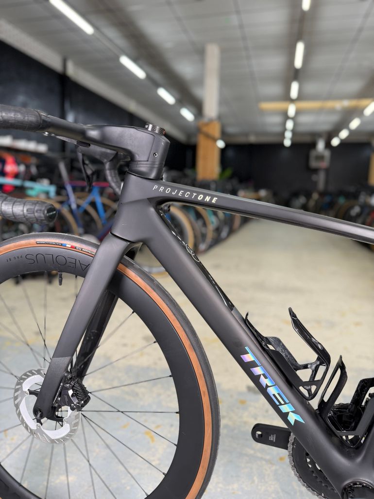 Used Trek Madone SLR 7 Gen 8 2025 2025 Road & Gravel — image 18 of 24