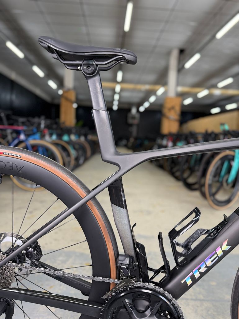 Used Trek Madone SLR 7 Gen 8 2025 2025 Road & Gravel — image 7 of 24