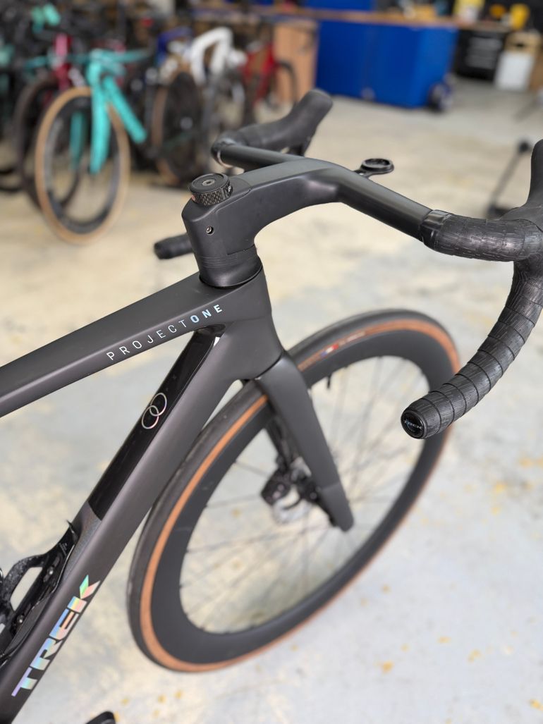 Used Trek Madone SLR 7 Gen 8 2025 2025 Road & Gravel — image 6 of 24