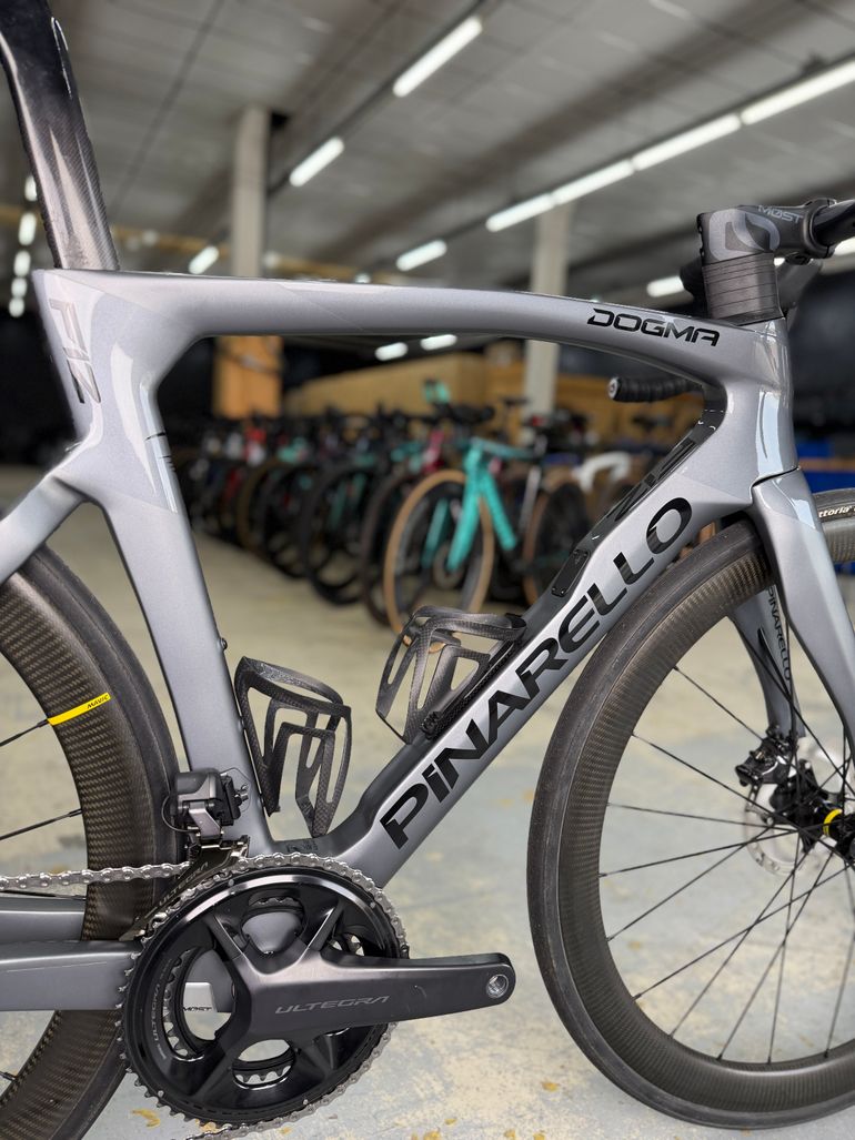 Used Pinarello Dogma F12 Di2 Carbon 2023 Road & Gravel, Light Gray — image 13 of 24