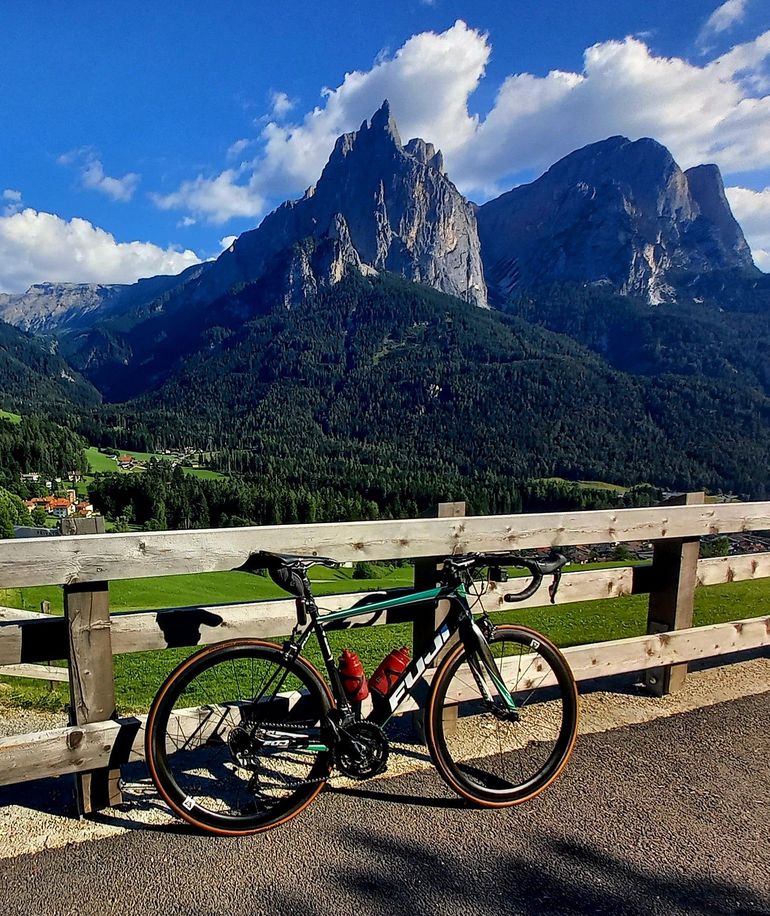Used Fuji SL Team Replica 2018 2018 Road & Gravel, Grün — image 9 of 9