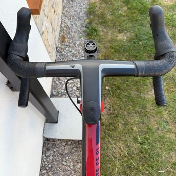 Used Canyon Ultimate CF SL 8 Disc 2022 2022 Road & Gravel, Red — image 6 of 10