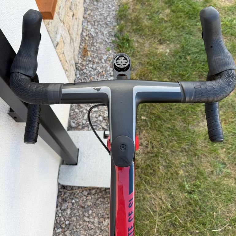 Used Canyon Ultimate CF SL 8 Disc 2022 2022 Road & Gravel, Red — image 6 of 10