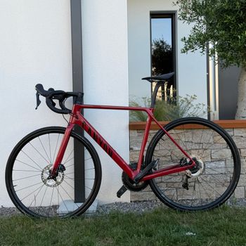 Used Canyon Ultimate CF SL 8 Disc 2022 2022 Road & Gravel, Red — image 2 of 10