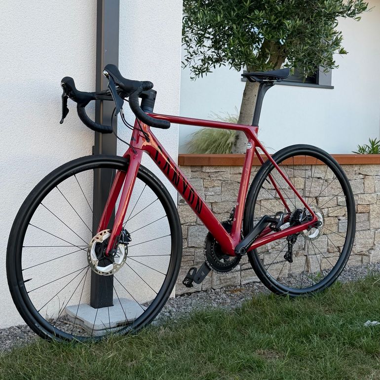 Used Canyon Ultimate CF SL 8 Disc 2022 2022 Road & Gravel, Red — image 1 of 10