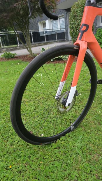Used Rose XLITE 04 Ultegra Di2 2023 2023 Road & Gravel, Red — image 5 of 6