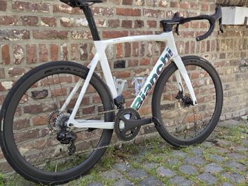 Bianchi Oltre Campagnolo Super Record EPS 2025 Road & Gravel usato, Bianco — immagine 2 di 19
