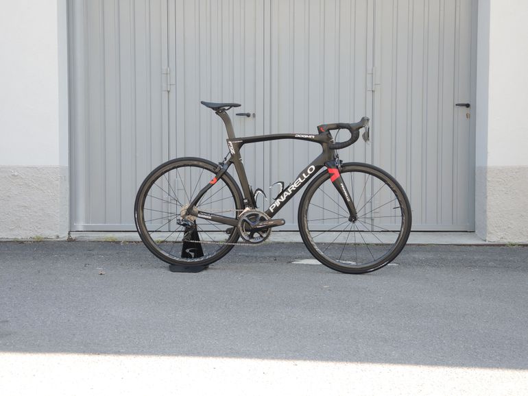 Pinarello Dogma F12 Disk Dura Ace Di2 Bike 2019 2019 Road & Gravel d'occasion — image 1 sur 5