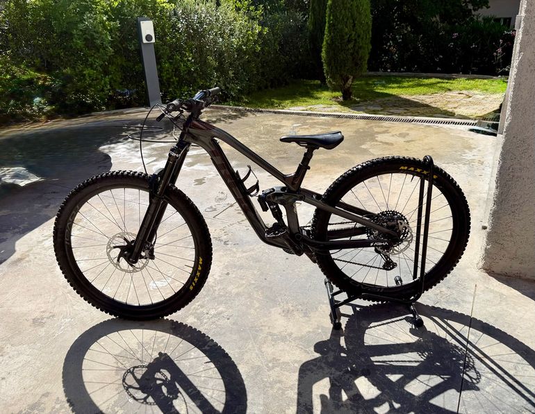 Used Trek Slash 9.8 XT 2022 2022 Mountainbike, Black, 29 — image 6 of 6