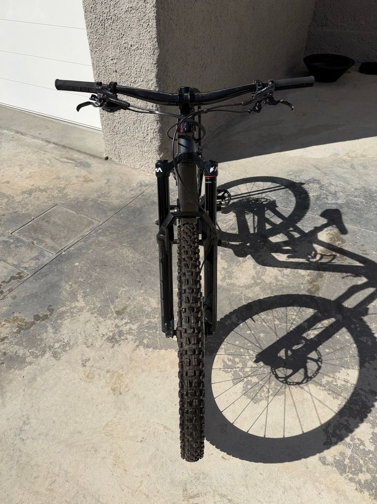 Used Trek Slash 9.8 XT 2022 2022 Mountainbike, Black, 29 — image 4 of 6