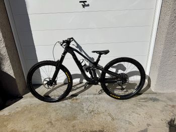 Used Trek Slash 9.8 XT 2022 2022 Mountainbike, Black, 29 — image 2 of 6