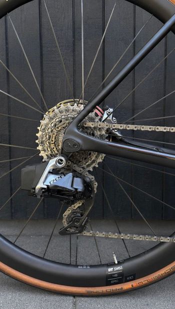 Used Canyon Endurace CF SLX 9 Disc Di2 2022 2022 Road & Gravel, Negro — image 4 of 5