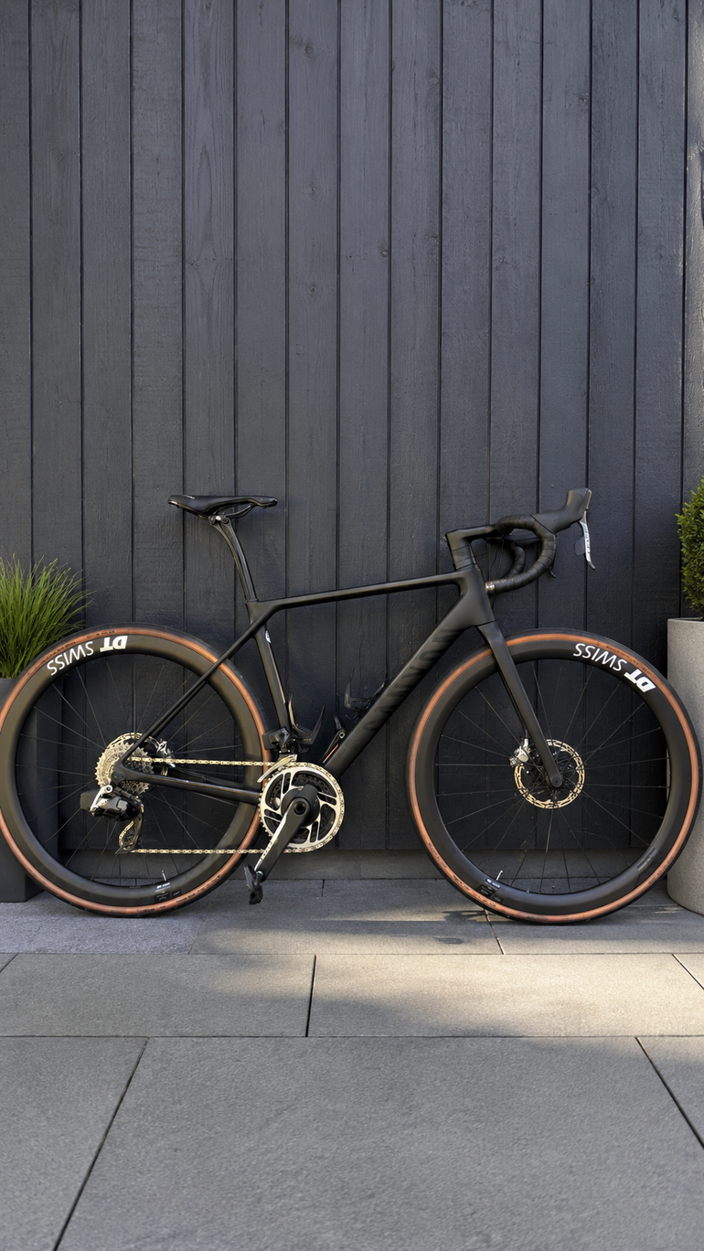 Used Canyon Endurace CF SLX 9 Disc Di2 2022 2022 Road & Gravel, Negro — image 2 of 5