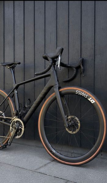 Used Canyon Endurace CF SLX 9 Disc Di2 2022 2022 Road & Gravel, Negro — image 3 of 5