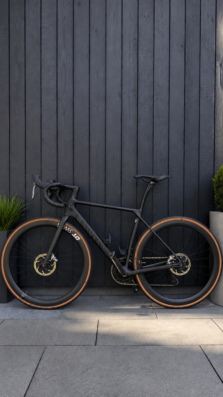 Used Canyon Endurace CF SLX 9 Disc Di2 2022 2022 Road & Gravel, Negro — image 1 of 5