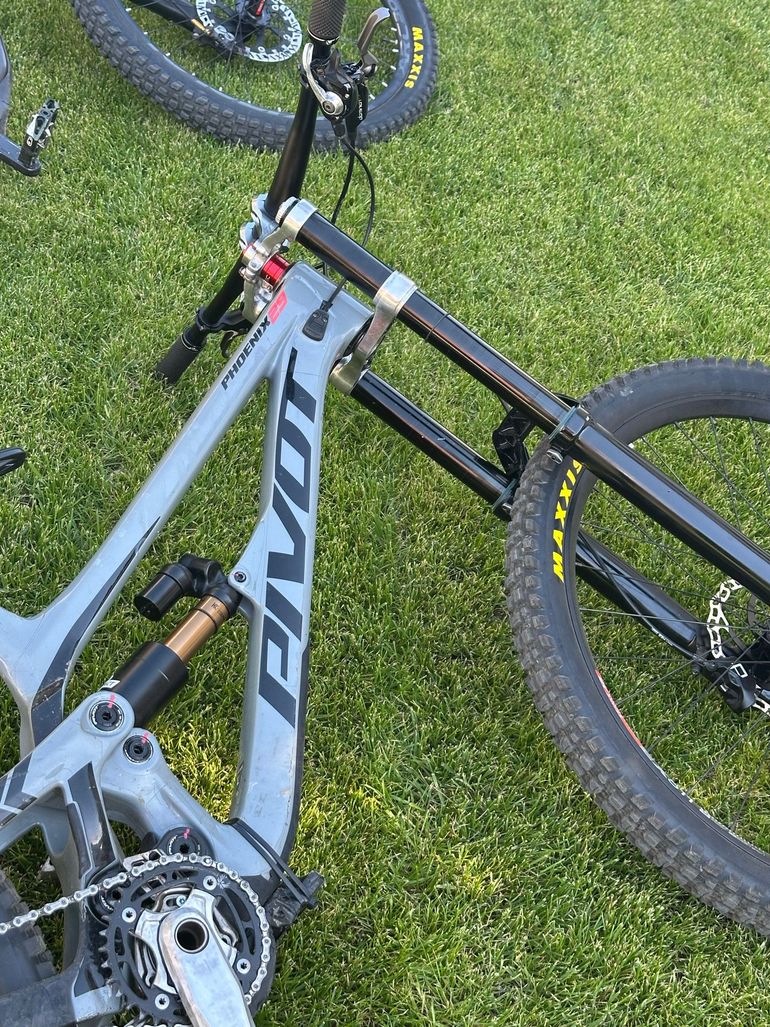 Used Pivot Phoenix SRAM GX 2023 Mountainbike, Light Gray — image 2 of 8