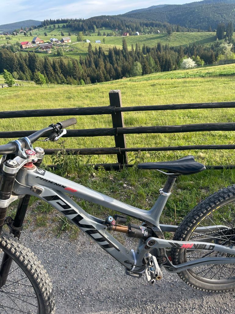 Used Pivot Phoenix Frameset 2023 Mountainbike, Light Gray — image 6 of 6