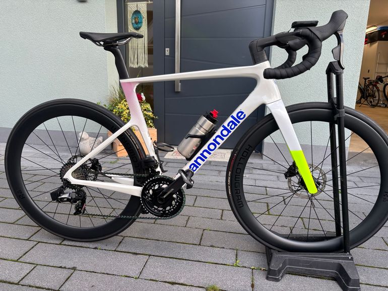 Used Cannondale SuperSix EVO 1 2025 2025 Road & Gravel, White — image 1 of 3