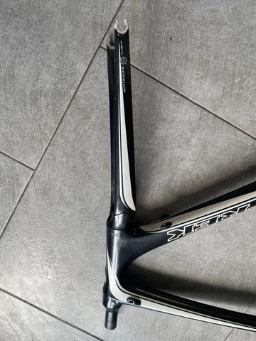 Used Trek Madone 5.2 H2 Compact 2014 Frameset 2014 Road & Gravel, Black — image 10 of 15