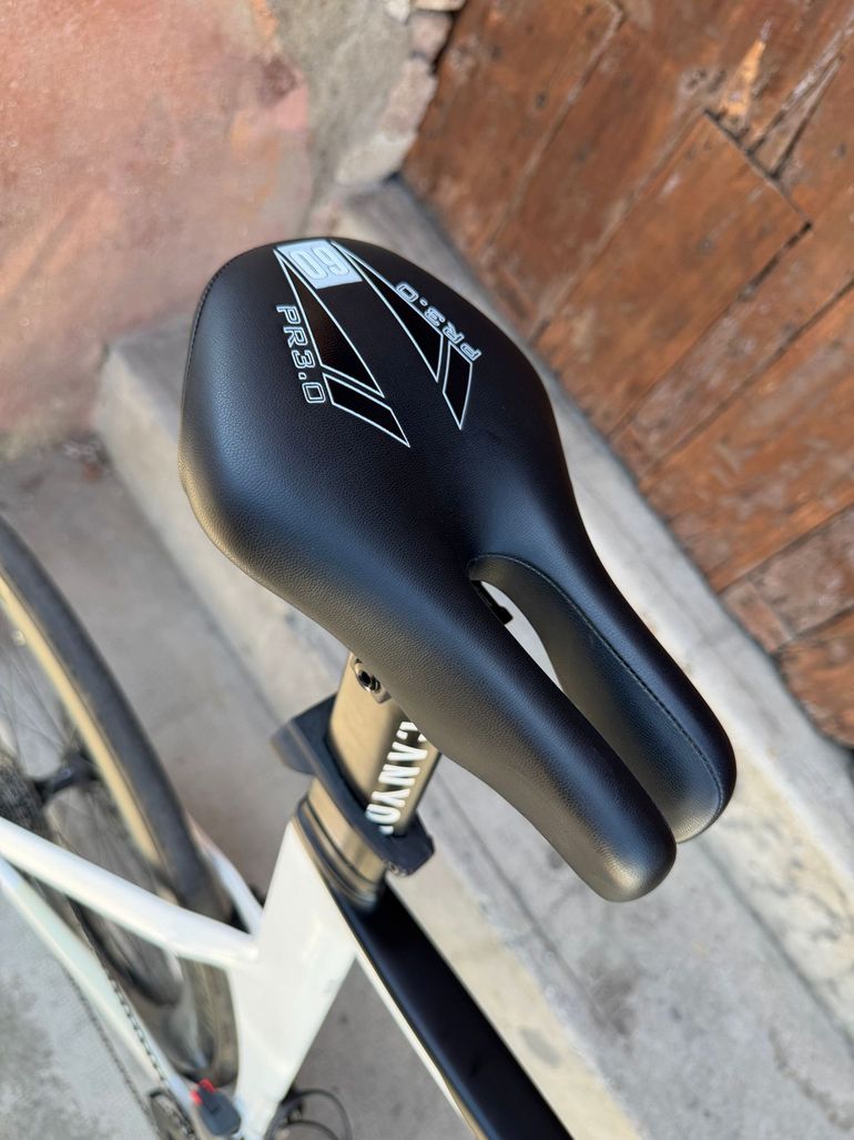 Used Canyon Aeroad CF SLX 8 Disc AXS 2022 2022 Road & Gravel, White — image 13 of 21