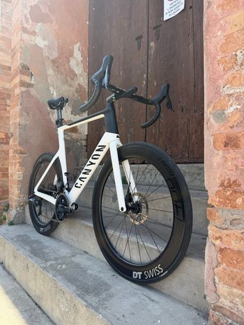 Used Canyon Aeroad CF SLX 8 Disc AXS 2022 2022 Road & Gravel, White — image 2 of 21