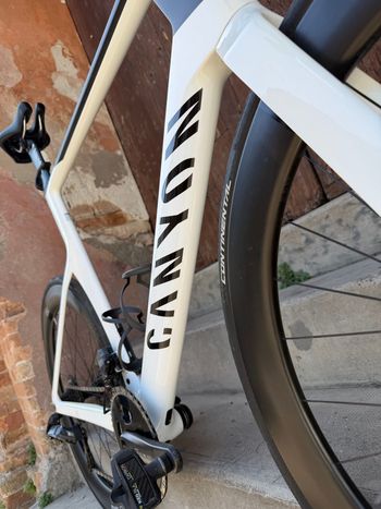 Used Canyon Aeroad CF SLX 8 Disc AXS 2022 2022 Road & Gravel, White — image 11 of 21
