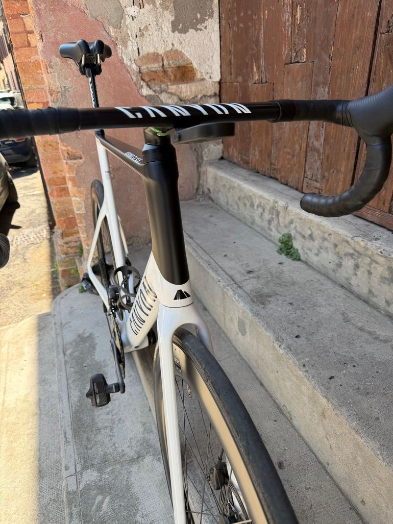Used Canyon Aeroad CF SLX 8 Disc AXS 2022 2022 Road & Gravel, White — image 9 of 21