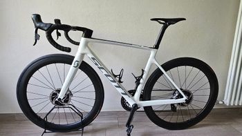 Used Scott Addict SRAM Red eTap AXS 2021 Road & Gravel, White — image 2 of 10