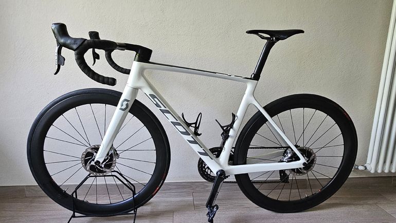 Used Scott Addict SRAM Red eTap AXS 2021 Road & Gravel, White — image 2 of 10