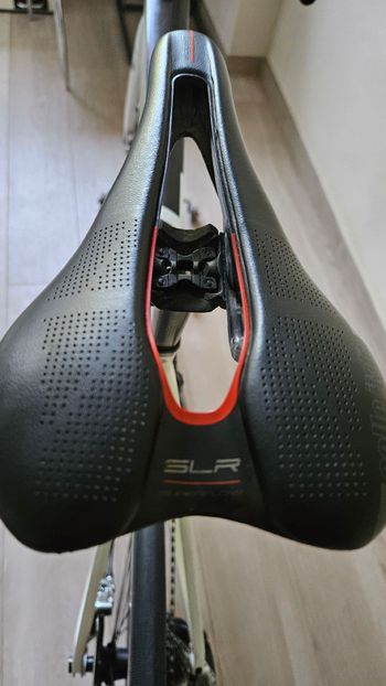Used Scott Addict SRAM Red eTap AXS 2021 Road & Gravel, White — image 7 of 10