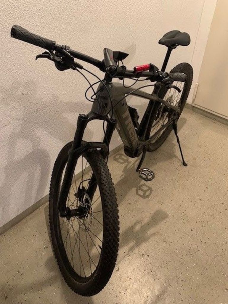 Used Trek Powerfly 7 2022 2022 Mountainbike, Light Gray, 27.5, 29 — image 9 of 11