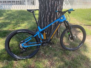 Mondraker Crafty Shimano Deore XT 2023 Mountainbike usato, Blu — immagine 1 di 9