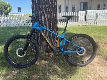 Mondraker Crafty Shimano Deore XT 2023 Mountainbike usato, Blu — immagine 2 di 9