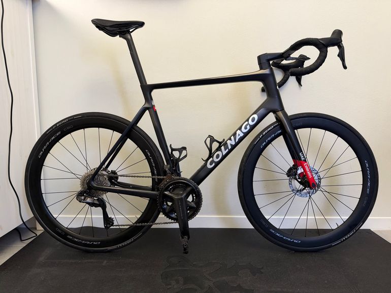 Used Colnago V4Rs Disc Ultegra Di2 8100 w/Fulcrum Racing Wind 400 Wheels 2024 2024 Road & Gravel — image 1 of 10