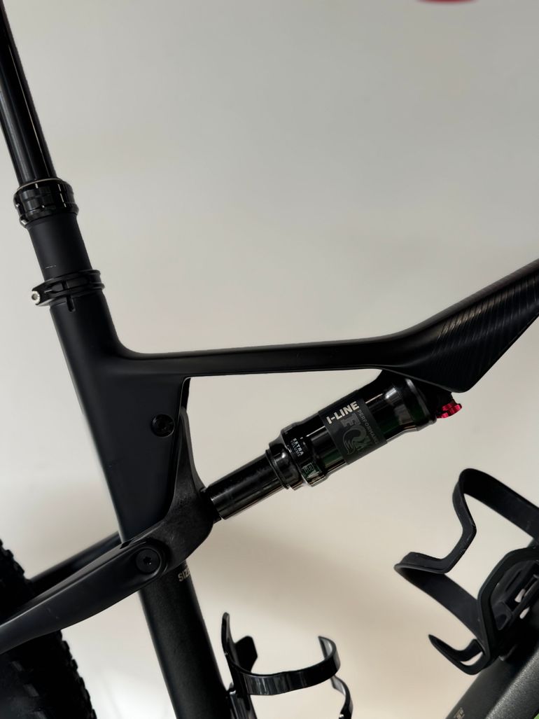 Used Orbea OIZ M30 2024 2025 Mountainbike, Black, 29 — image 7 of 8