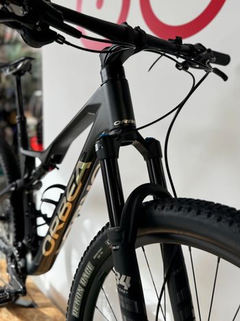 Used Orbea OIZ M30 2024 2025 Mountainbike, Black, 29 — image 4 of 8