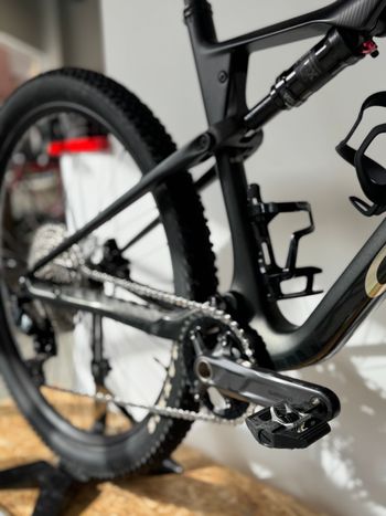 Used Orbea OIZ M30 2024 2025 Mountainbike, Black, 29 — image 6 of 8