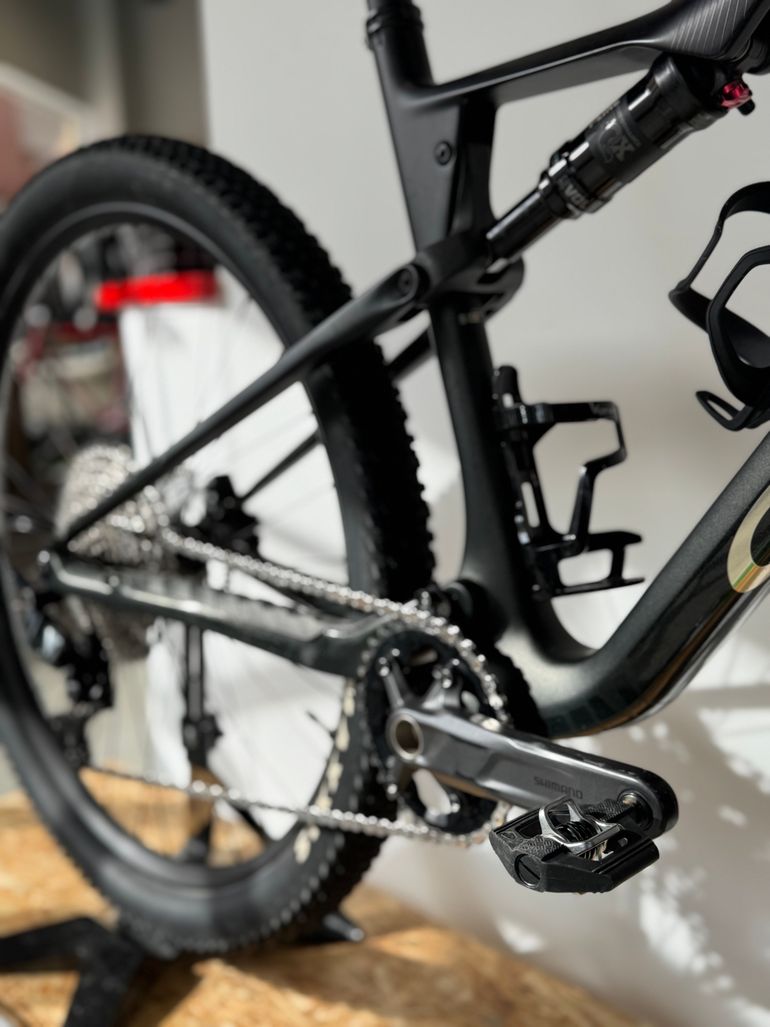 Used Orbea OIZ M30 2024 2025 Mountainbike, Black, 29 — image 6 of 8