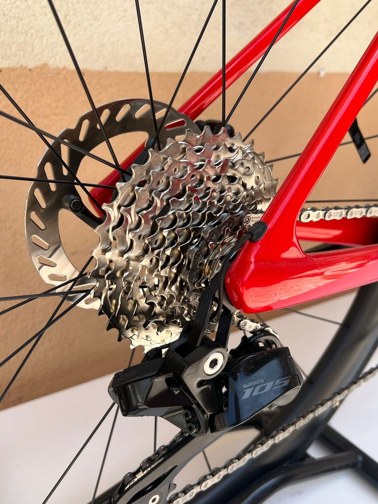 Used BMC Teammachine Shimano 105 Di2 2027 Road & Gravel — image 6 of 11