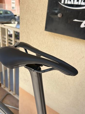 Used BMC Teammachine Shimano 105 Di2 2027 Road & Gravel — image 9 of 11