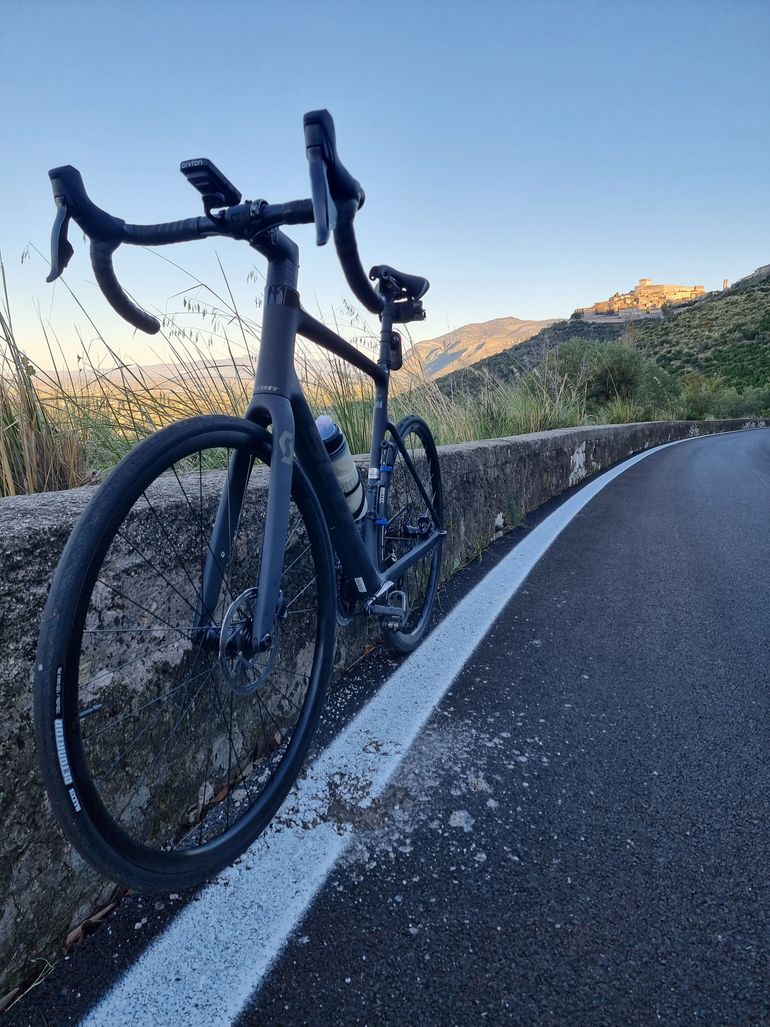 Used Scott Addict 10 2023 2023 Road & Gravel, Black — image 4 of 8
