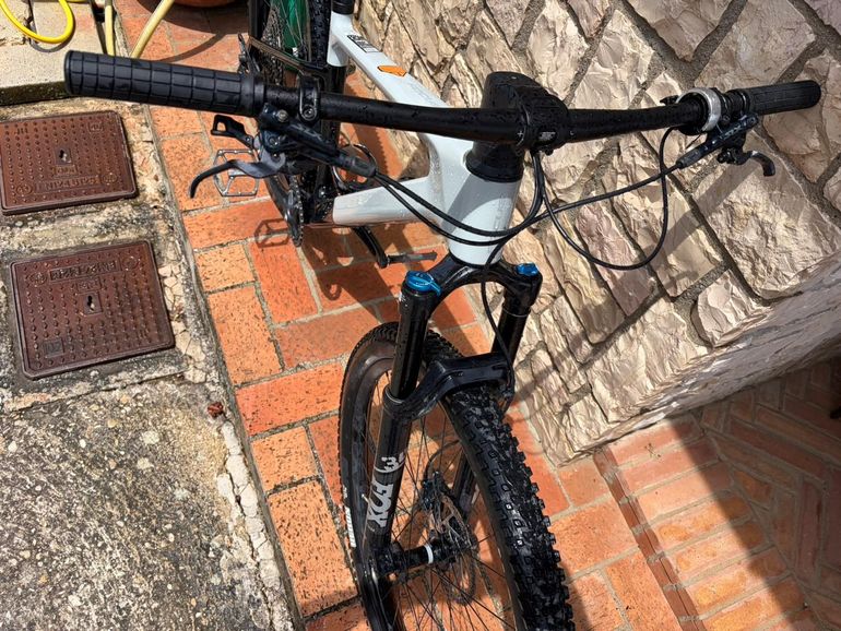 Used Focus Raven Shimano Deore XT 2025 Mountainbike, Light Gray — image 7 of 7