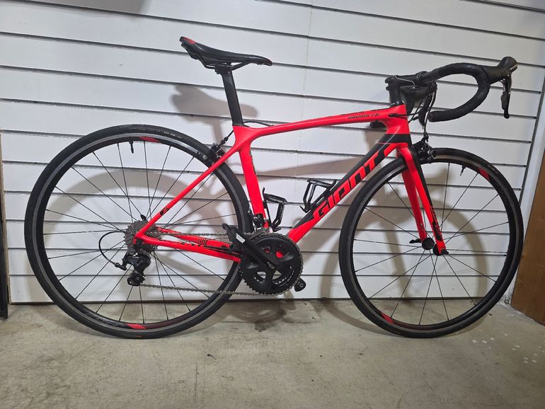 Used Giant TCR Advanced 2 2018 2018 Road & Gravel, Red — image 1 of 7