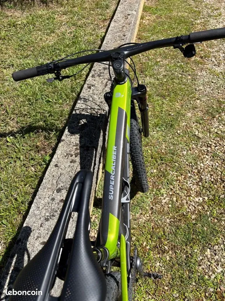 Used Trek Supercaliber SL 9.7 AXS Gen 2 2024 2024 Mountainbike, Light Gray, 29 — image 2 of 12
