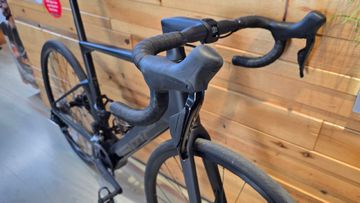 Used BMC Roadmachine 01 AMP THREE 2024 2024 Road & Gravel, Black — image 7 of 10