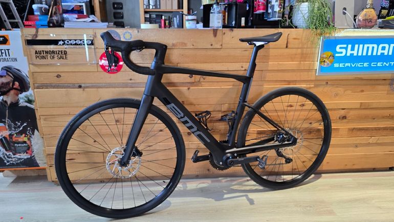 Used BMC Roadmachine 01 AMP THREE 2024 2024 Road & Gravel, Schwarz — image 2 of 10