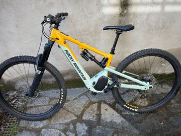 Used Rocky Mountain Altitude Powerplay Shimano Deore XT 2024 Mountainbike, Orange — image 10 of 28