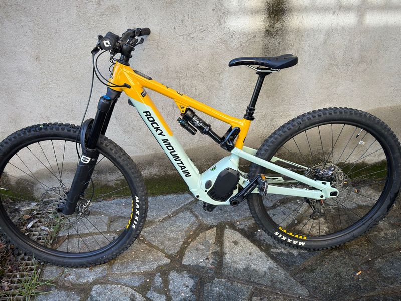 Used Rocky Mountain Altitude Powerplay Shimano Deore XT 2024 Mountainbike, Orange — image 10 of 28