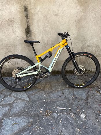 Used Rocky Mountain Altitude Powerplay Shimano Deore XT 2024 MTB